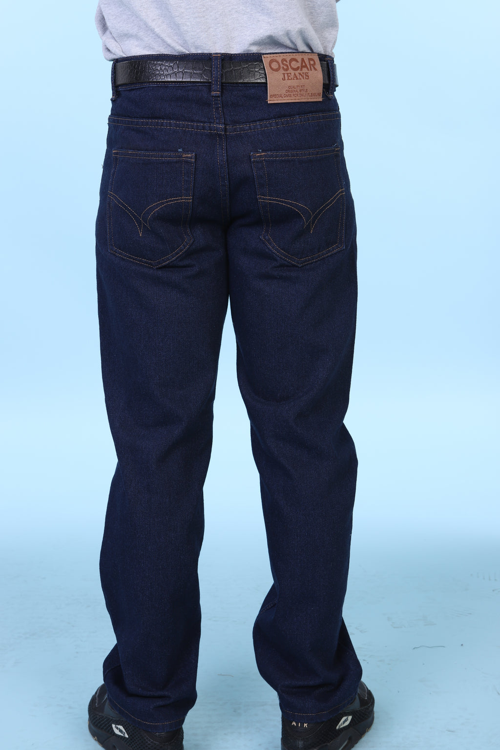Oscar Jeans CA999 five-pocket jeans in super dark blue denim, back view